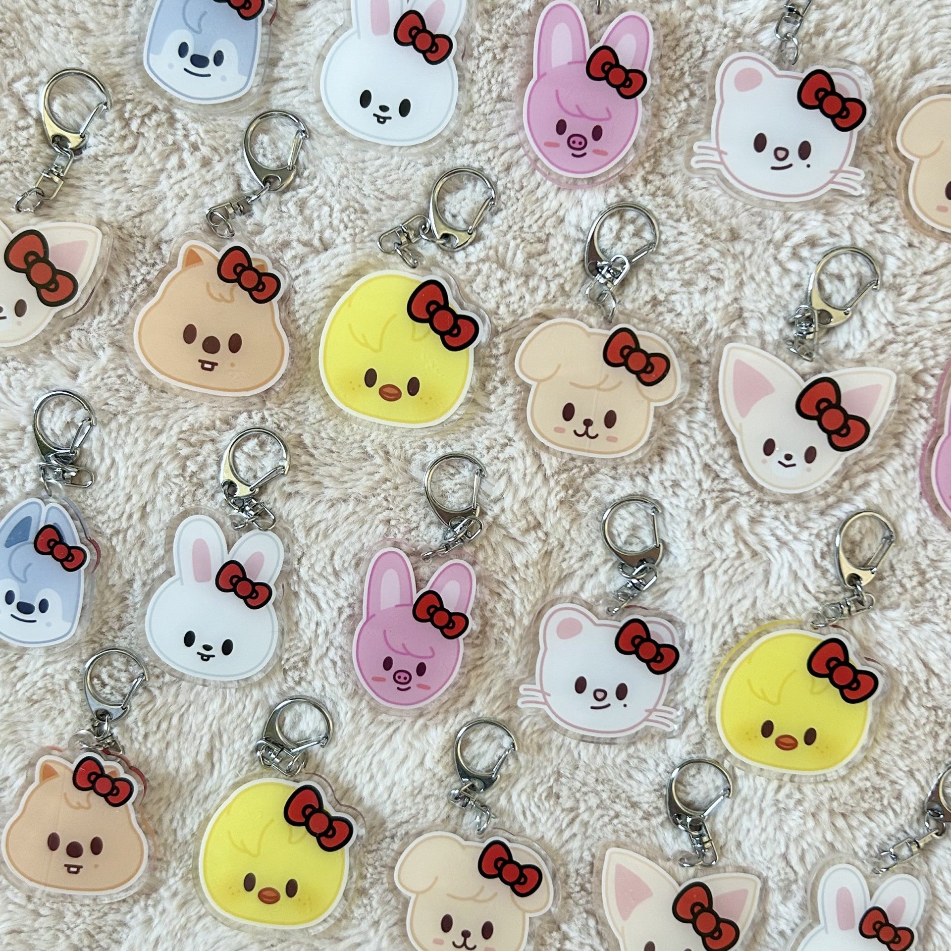 stray kids hello kitty skzoo keychains!